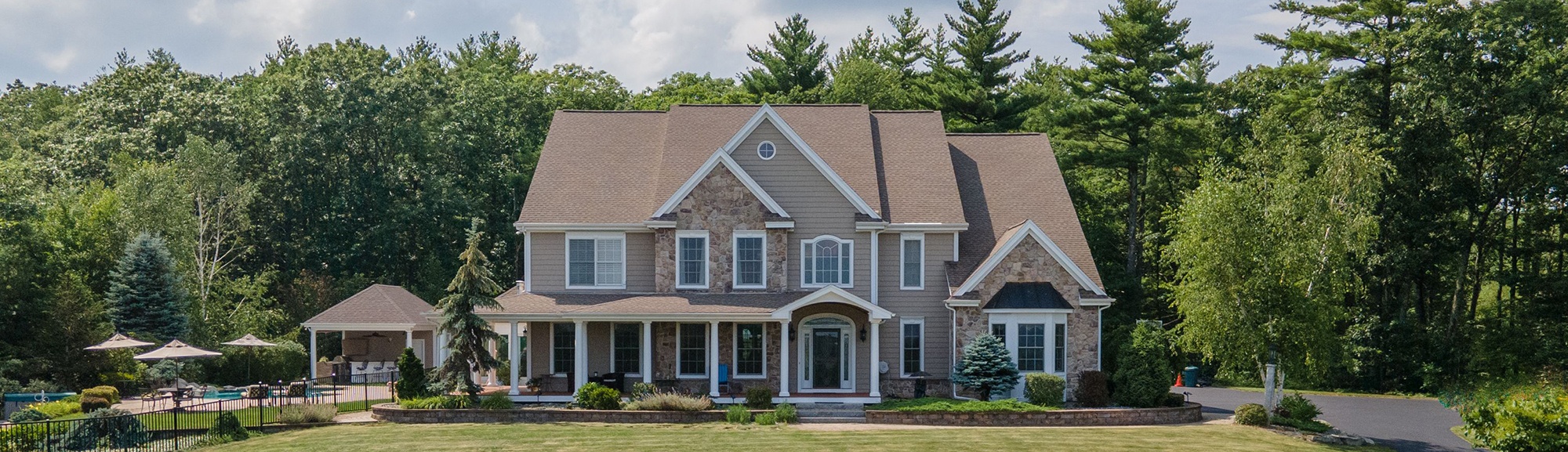 Big residential roof replacement project in Gibbstown, NJ 